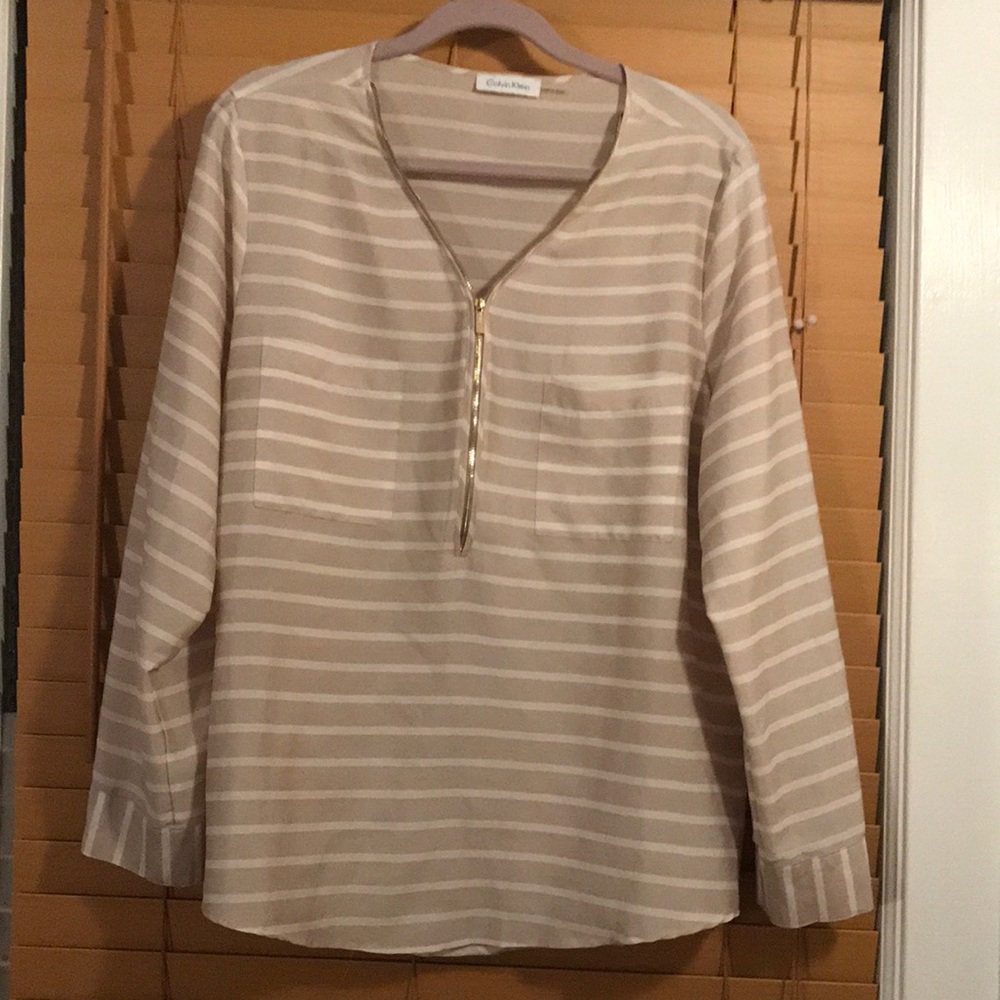 Really cute zip blouse/adjustable sleeves xl